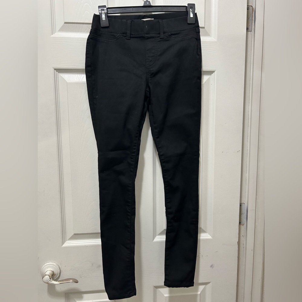 Good threads Black pants